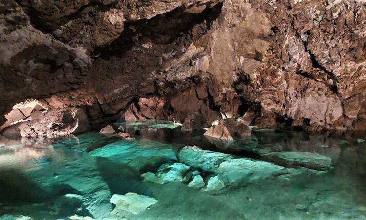 Bozkovské dolomitové jeskyně Bozkov - jeskyně plná křemene