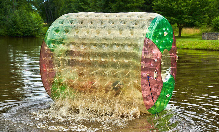 Aquaroller v Slověnický mlýn Lišov - obří válec na vodě