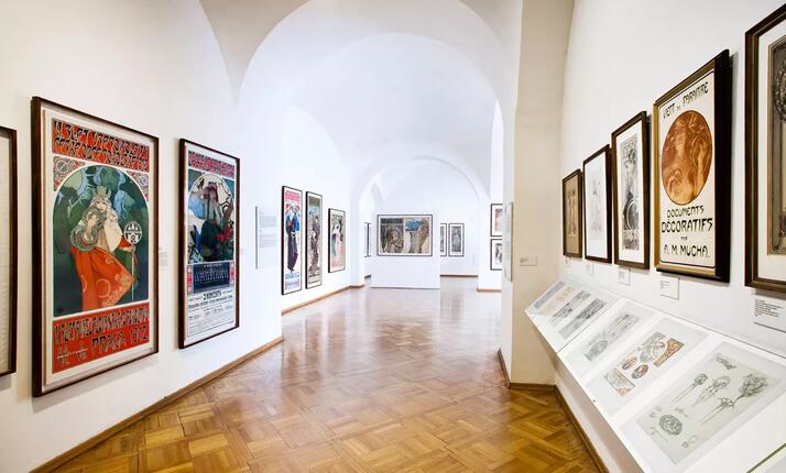 Muchovo muzeum Praha - k vidění přes 100 děl