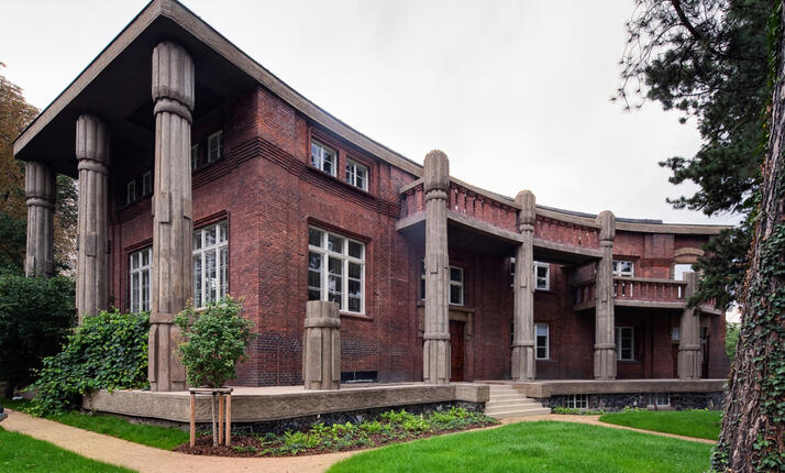 Galerie v Bílkově vile Praha - poznejte díla sochaře a grafika