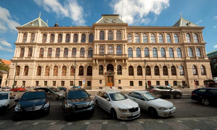 Uměleckoprůmyslové museum Praha - tři patra umění a designu