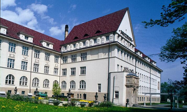 Oblastní muzeum a galerie Most - na úpatí hradu Hněvín