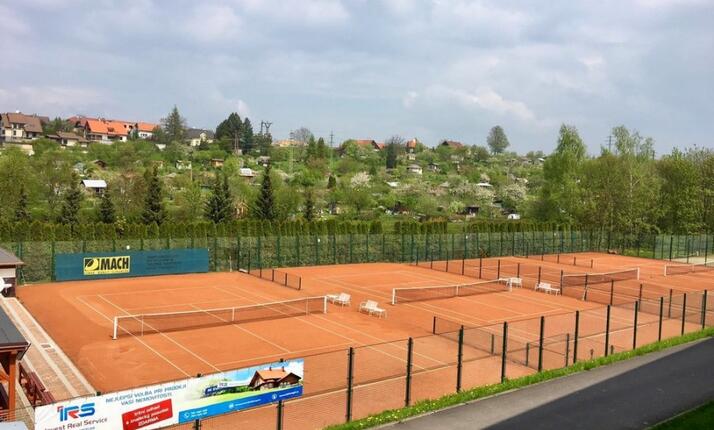 Tenis ve Sportcentru Litomyšl - 4 venkovní antukové kurty