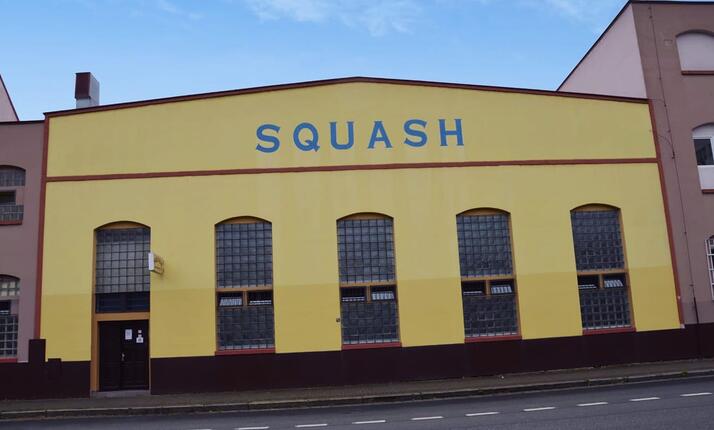 Squash Holešovice Praha - 4 klimatizované kurty Fiberesin