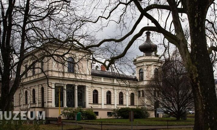 Lašské muzeum Šustalova vila v Kopřivnici - úchvatná keramika