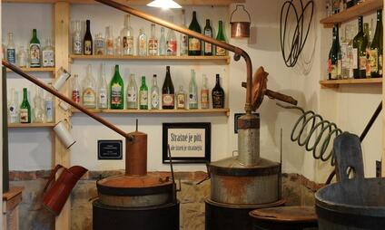 Muzeum lidových pálenic Vlčnov - výroba destilátů na venkově