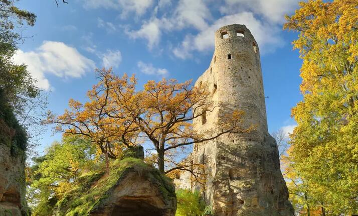 Hrad Valečov Boseň - se skalními byty