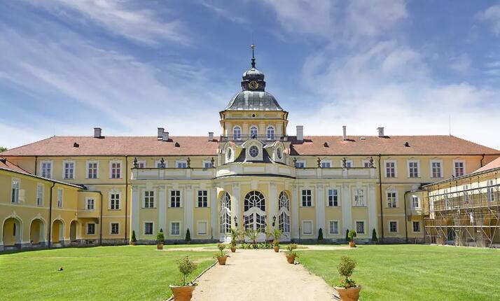 Státní zámek Hořovice - půvabný zámek za Sluneční branou