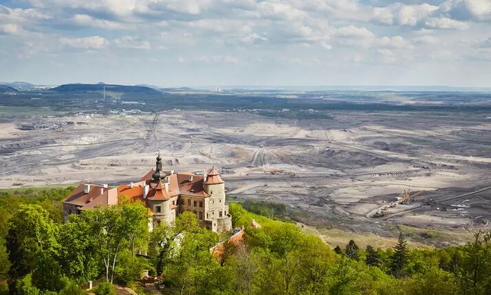 Zámek Jezeří Horní Jiřetín - zámek na rozhraní dvou světů