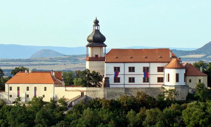 Zámek Nový hrad Jimlín Louny - honosný barokní zámek