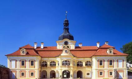 Zámek Nebílovy Nezvěstice - barokní vídeňský palác