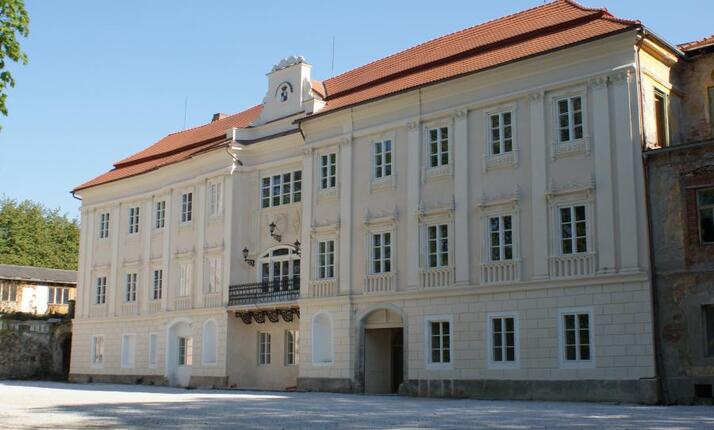 Zámek Bystřice nad Úhlavou - první archivní zmínka z roku 1339