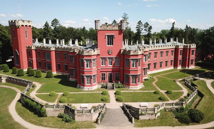 Státní zámek Hrádek u Nechanic - kousek Anglie v Čechách