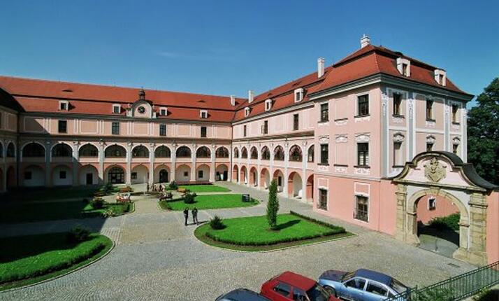 Zámek Žerotínů Valašské Meziříčí - klenot historického jádra