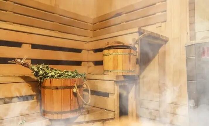 Sauna Club Robi Jihlava - finská sauna pro 4 osoby s bazénem