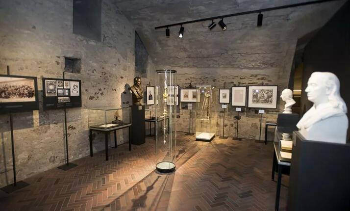 Expozice historie Univerzity Karlovy Praha - vývoj univerzity