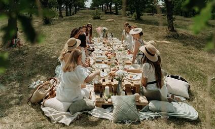 Elegantní piknik s degustací vín Praha - zážitek pro dámy + DÁREK ZDARMA