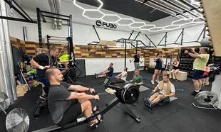 TABATA - intervalový trénink, kde se střídá 20 vteřin cvičení a 10 vteřin odpočinku po dobu 4 minut