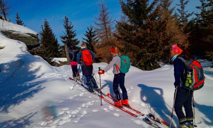 Celodenní výlet na sněžnicích Krkonoše – objevte zimní okolí Harrachova na sněžnicích
