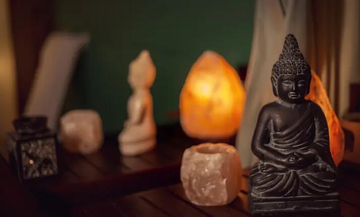 Speciální masáž hlavy, uší a krční páteře v salónu Thajma Praha - jemná péče pro nastávající maminky