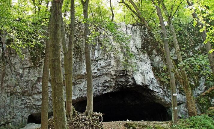 Venkovní úkrytová hra u Hostěnic - Za lovci sobů z jeskyně Pekárna