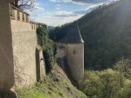 Venkovní úkrytová hra u Karlštejna - Karel, Blanka a středověký Karlštejn