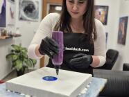 Workshop na bytové doplňky - hodiny na starém vinylu, obraz nebo keramické podtácky