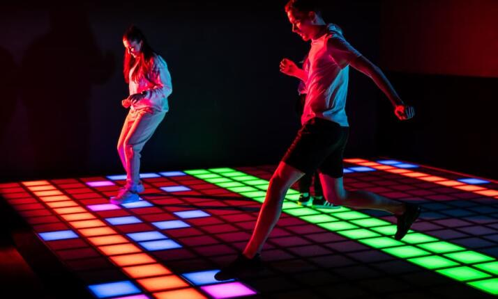 Pixel Zlín - interaktivní herní podlaha, která tě rozhýbe a pobaví!