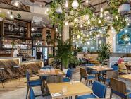 ArtMoment v Praze (Spojka Karlín) - Malování akrylem v elegantní restauraci se sklenkou v ruce