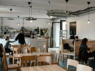 ArtMoment v Brně (Café Morgal) - Malování akrylem v elegantní restauraci se sklenkou v ruce