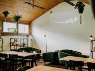 ArtMoment v Pardubicích (Tymián Bistro) - Malování akrylem v elegantní restauraci se sklenkou v ruce