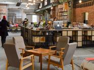 ArtMoment v Praze (Vnitroblock) - Malování akrylem v elegantní restauraci se sklenkou v ruce