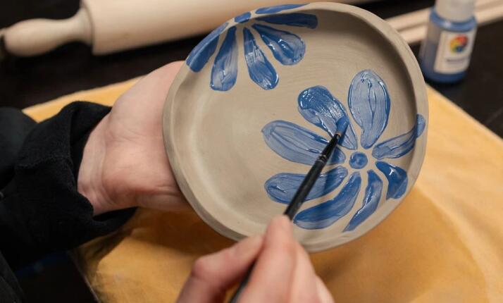 ArtCeramics v Praze (ŠLIKR) - Výroba keramického snídaňového setu