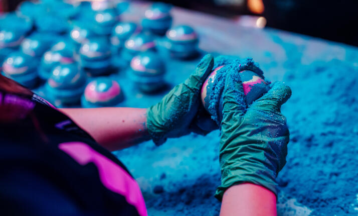 BathArt v Praze (Vnitroblock) - Výroba koupelových bomb a abstraktních obrazů