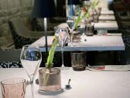 ArtMoment v Hradci Králové (Fjaka) - Malování akrylem v elegantní restauraci se sklenkou v ruce