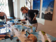 Skupinový kurz lití pryskyřicí - výroba moře s živým mechem