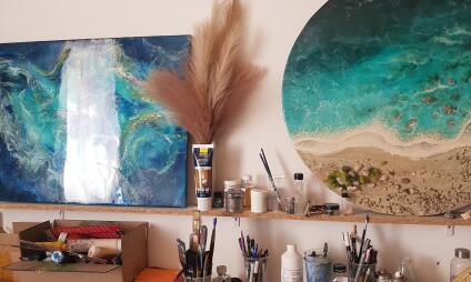 Skupinový kurz lití pryskyřicí - výroba moře s živým mechem