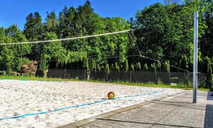 Plážový volejbal ve Sportovním centru Nová Paka - zahrajte si na bílém písku