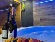 BLACK ZONE - Privátní wellness s vířivkou a saunou - RELAX+ balíček
