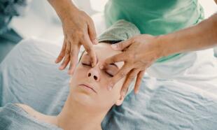 Liftingová masáž obličeje