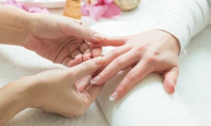 Kompletní ošetření rukou v centru Babylon Liberec