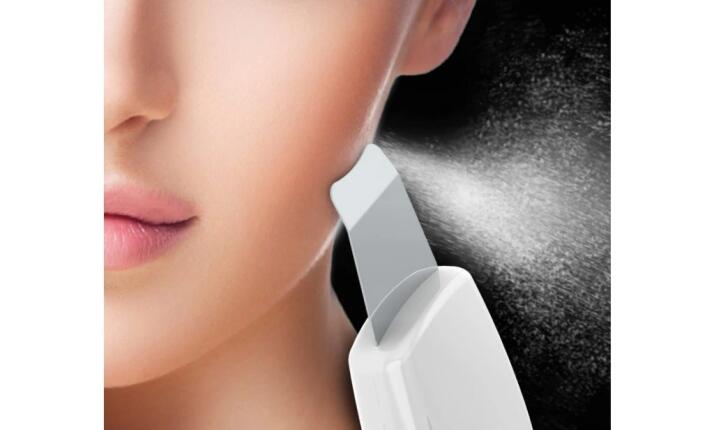 Skin cleansing with an ultrasonic spatula
