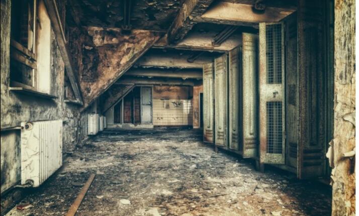 Zapomenutá školní skříňka - šifrovací hra na doma