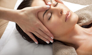 Masáž obličeje a dekoltu