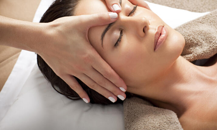 Masáž obličeje a dekoltu