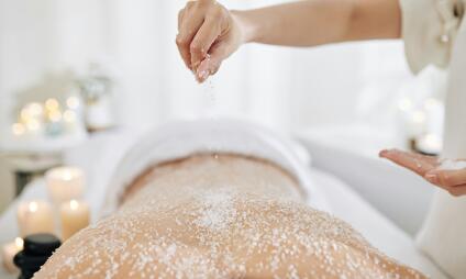 Od hlavy až k patě - 180minutový komplexní rituál - masáž, tělový scrub, zábal a ošetření pleti