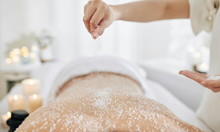 Od hlavy až k patě - 180minutový komplexní rituál - masáž, tělový scrub, zábal a ošetření pleti