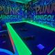 PunkMinigolf v Praze – minigolf plný neonových výzev u Karlova mostu